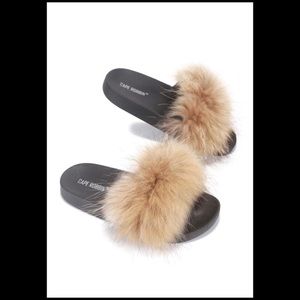 BNIB FOX FUR FLAT SLIDES-TAN